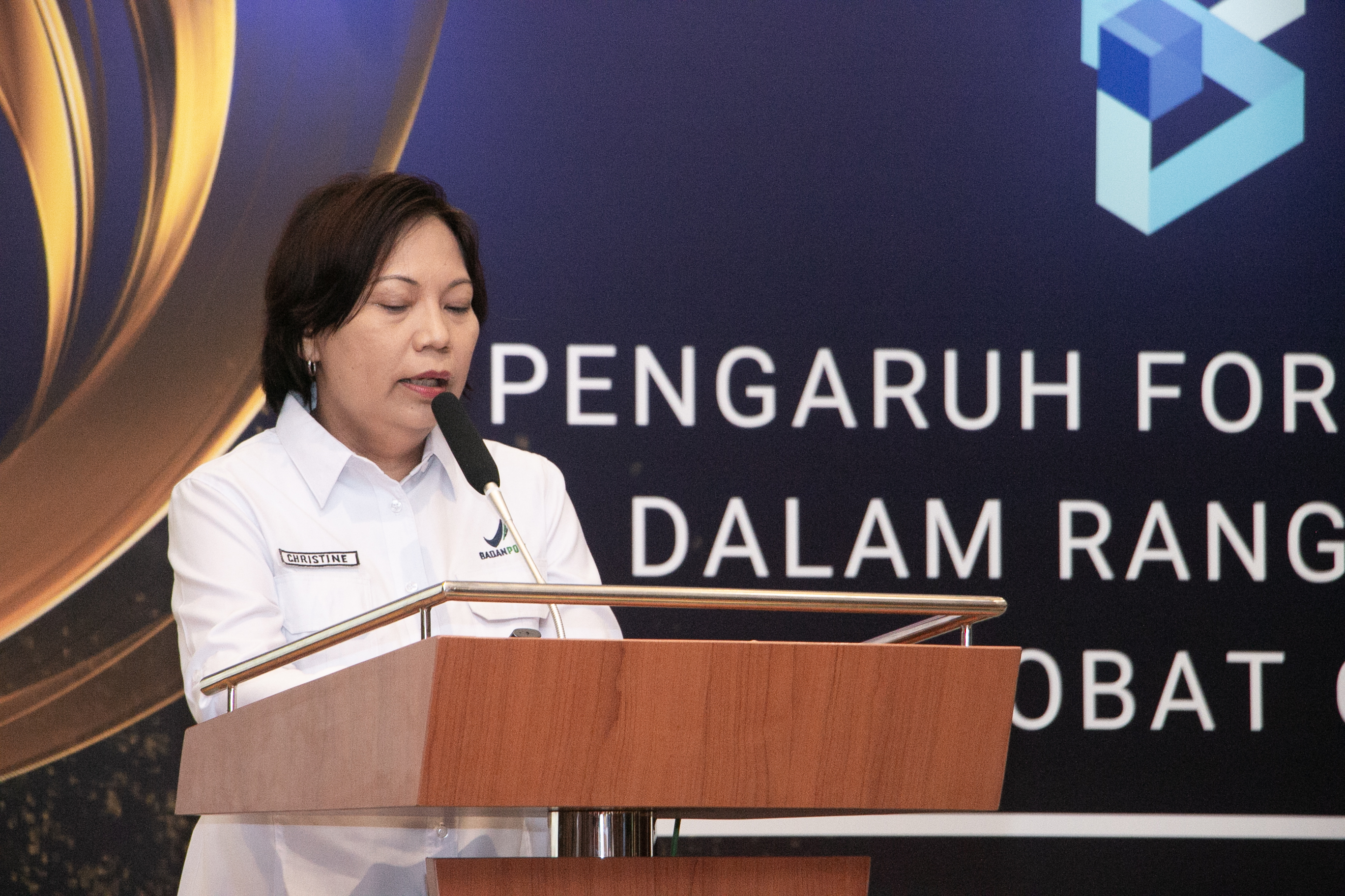 pembicara bu christine.jpg